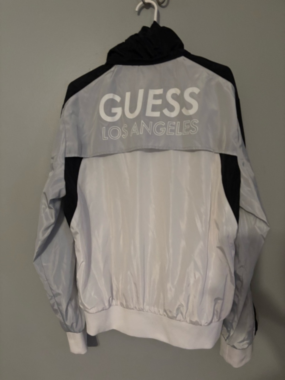 GUESS Men’s Black, White & Gray Colorblock Hooded Windbreaker - Picture 2 of 7
